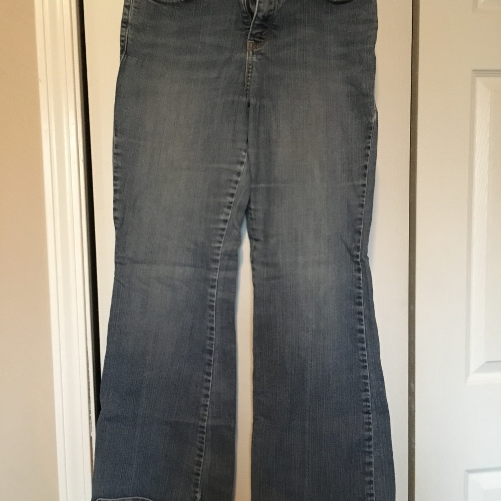 Levi’s perfectly slimming size 10 jeans,
